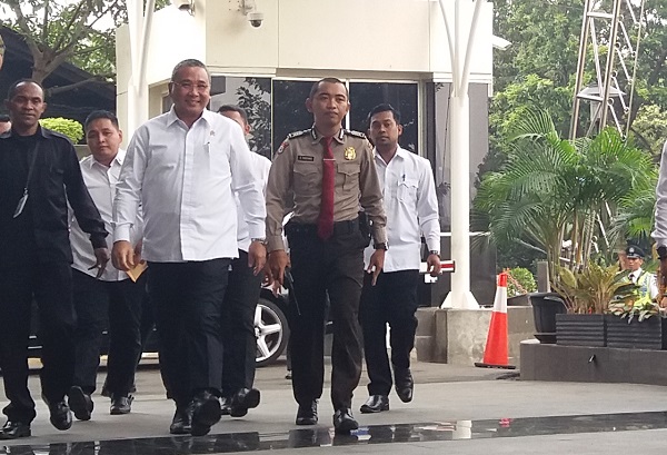 Menteri Desa, Pembangunan Daerah Tertinggal dan Transmigrasi, Eko Putro Sandjojo ke kantor KPK/Foto Restu Fadilah/Nusantaranews