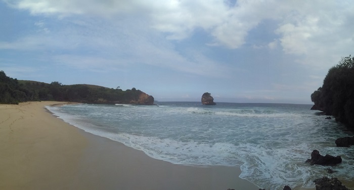 Pesona Keindahan Pantai Pudak Blitar. Foto Nanang Habibi