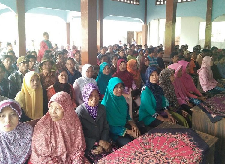 Sosialisasi Program Pemerintah Prona Pembuatan Sertifikat Tanah di Aula Balai Desa Petung Kec. Dongko/Foto Dok. Pribadi/Nusantaranews