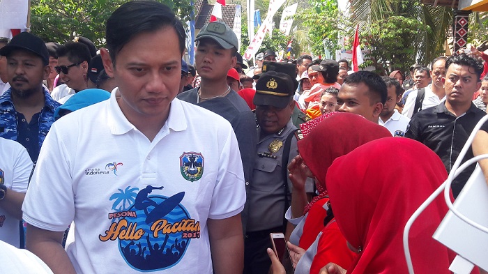 Masyarakat Jatim Inginkan AHY Maju Pilpres 2019. Foto Tri Wahyudi/ NusantaraNews.co