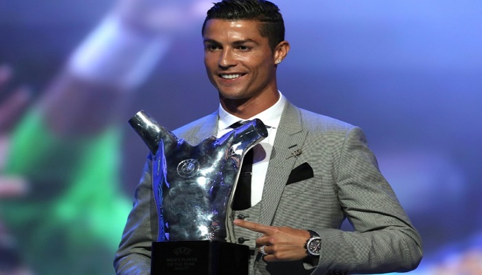 Cristiano Ronaldo dinobatkan sebagai UEFA Player of the Season untuk musim 2016/2017 pada Kamis (24/8). (Foto: AFP)