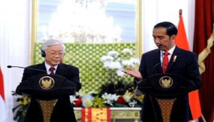 Presiden Jokowi saat menerima kunjungan Sekjen Partai Republik Sosialis Vietnam Nguyen Phu Trong, di Istana Merdeka Jakarta, pada Rabu (23/8) siang. (Foto: Humas Setkab)