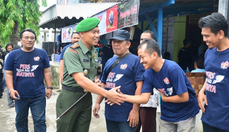 Dandim 0802 Ponorogo, Letkol Inf Slamet Sardjianto saat akan donor darah di Balai Wartawan Ponorogo. Foto Moh. Nurcholis/ NusantaraNews.co