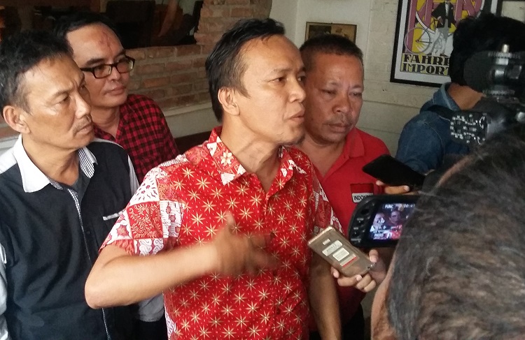 Ketua Gerakan Suporter Indonesia, Emanuel marah/Foto Ucok/Nusantaranews