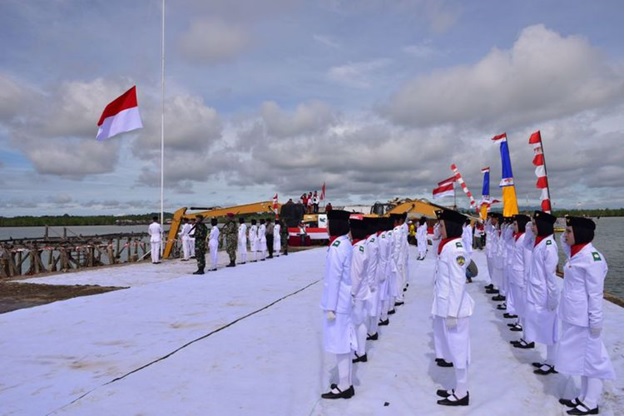 Pengibar Bendera Terbanyak dan Rekor MURI. Foto Istimewa