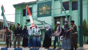 Aksi Solidaritas Lembaga dan Banom NU Sumenep saat menggalangan dana di Jalan Trunojoyo. Foto Mahdi/ NusantaraNews.co