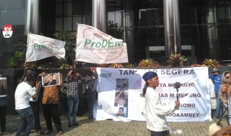 Aksi menuntut penuntasan kasus korupsi/Foto Dok. Pribadi/Nusantaranews