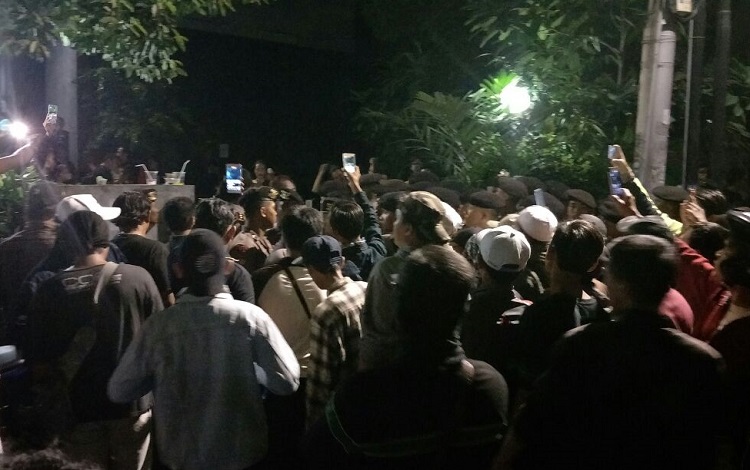 Demo Menolak Komunis di Gedung LBHI/Foto Istimewa/Nusantaranews