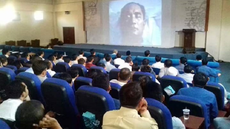 Ratusan mahasiswa san santri Unida Gontor, Ponorogo adakan nobar film pengkhianatan G30S/PKI. (Foto: Muh Nurcholis/NusantaraNews)