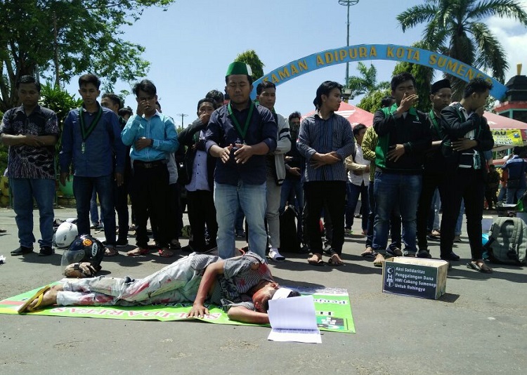 HMI Sumenep saat aksi solidaritas korban etnis Rohingya/Foto Mahdi/Nusantaranews