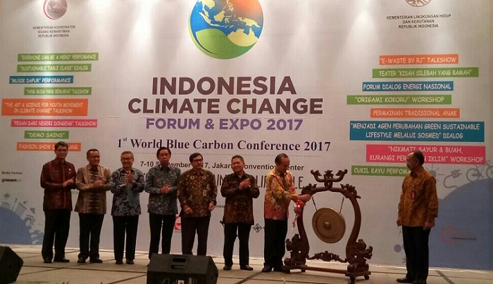 World Blue Carbon Conference 2017 yang diadakan pada 7-9 September, Kementerian Koordinator Bidang Kemaritiman bersama Kementerian Lingkungan Hidup dan Kehutanan, Kementerian Kelautan dan Perikanan, Bappenas serta pihat-pihak terkait membahas posisi dan perkembangan terakhir tentang pengetahuan ilmiah potensi karbon wilayah pesisir Indonesia. (Teks dan Foto: Richard Andika/ NusantaraNews.co)