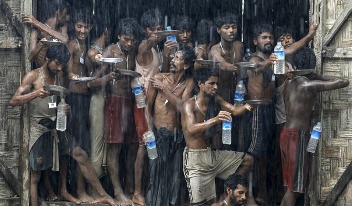 Sejumlah Etnis Rohingya yang terusir dan melarikan diri dari pembantaian. Foto: Dok Reuters