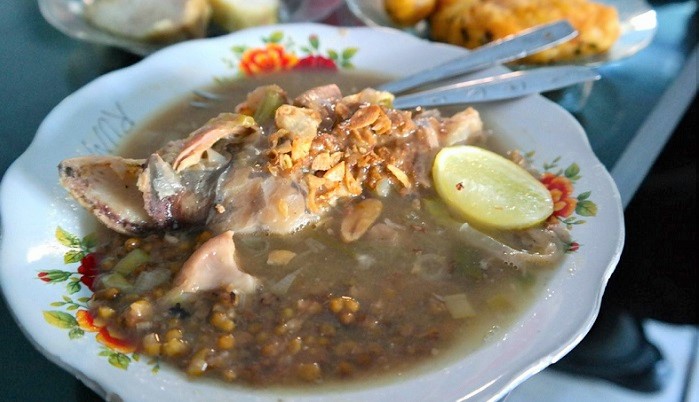 Kaldu Kokot/Kikil, Kuliner Khas Sumenep. Foto: Junanto Herdiawan