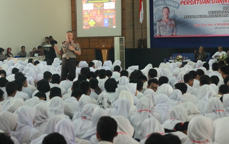 Kapolda Jateng saat berikan kuliah umum di UMK/Foto Rosidi/Nusantaranews