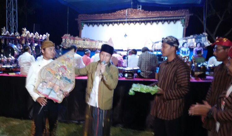 Pagelaran wayang kulit diperingatan Hari Santri Nasional. (Foto Dok. Dim Trenggalek/Nasantaranews)