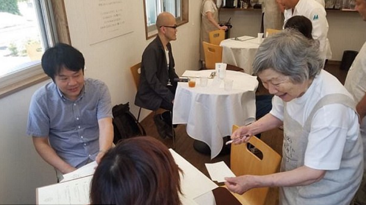 Restoran Jepang sambut hari alzheimer/Foto via dailymail/Nusantaranews