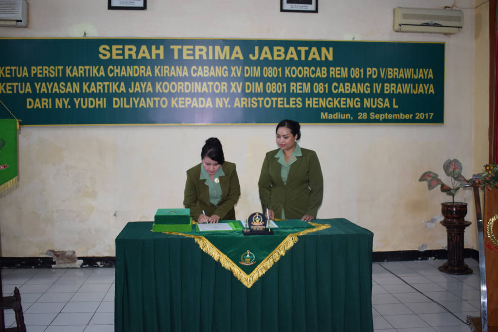 Serah Terima Jabatan Ketua Persit KCK (Foto Rantelino/Nusantaranews)