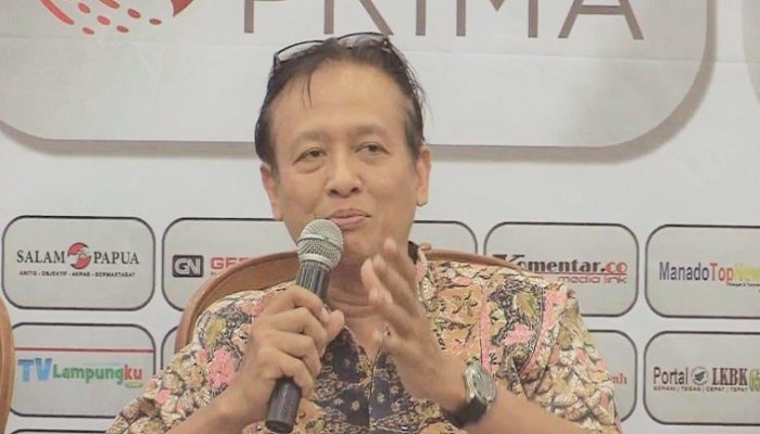 Staf Khusus Menteri Kominfo Prof. Dr. Henri Subiakto saat jadi pembicara dalam diskusi bertema 'Teknologi Digital dan Cyber Crime dalam Media Online' yang diselenggarakan oleh Ikatan Wartawan Online (IWO) di Hotel Puri Mega, Jakarta Pusat, Sabtu (9/9/2017). (Foto: Istimewa)