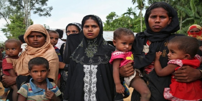 Muslim Rohingya mengungsi di Bangladesh menyusul kekerasan dari militer Myanmar. Foto: (Mushfiqul Alam/Associated Press)