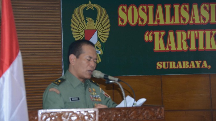 Kepala Staf Kodam (Kasdam) V/Brawijaya, Brigjen TNI Widodo Iryansyah saat mensosialisasikan Kartika Eka Paksi kepada seluruh prajurit. Foto Sinthu/Aut/ NusantaraNews