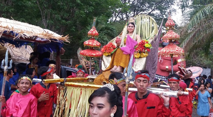 Warga Kelurahan Pojok Kecamatan Mojoroto Kota Kediri gelar kirab budaya guna lestarikan identitas bangsa. Foto Candra Yuniarti/ NusantaraNews