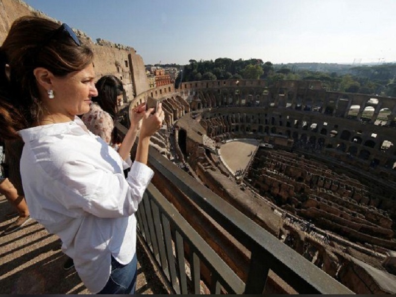 Colosseum atau Koloseum, atau Flavian Amphitheatre, sebuah bangunan bersejarah di Kota Roma, Italia. (Foto: Reuters)