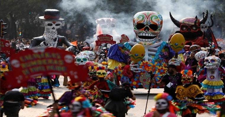 Day of Dead, adalah parade Hari Kematian yang merupakan tradisi beabad usianya di masyarakat Meksiko. (Foto: Reuters)