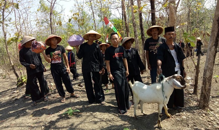 Prosese Ritual Adat Kenduri oleh Warga yang tinggal di Lereng Gunung Tengoro, Ponorogo. Foto Muh Nurcholis/ NusantaraNews