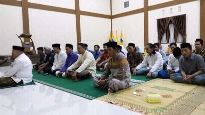 KH. A Malik Madany saat memimpin salah satu acara di Omah PMII Yogyakarta. Foto Isitmewa/ NusantaraNews