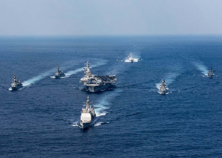 Kapal induk Angkatan Laut Amerika Serikat bergerak menuju Semenanjung Korea. (Foto: Matt Brown/U.S. Navy)