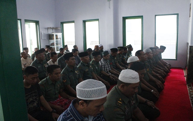 Kodim 0824 Jember gelar doa bersama dalam rangka HUT TNI ke-72 tahun 2017. (Foto: Sis/Istimewa)