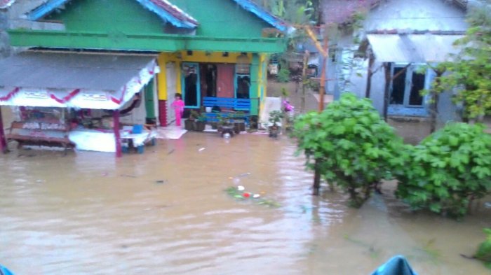 Bencana banjir di daerah Kabupaten Pangandaran, Jawa Barat, Sabtu (7/10/2017). (Foto: Istimewa/Via Tribunews)