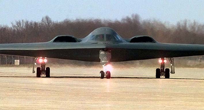 Pembom B-2 AS Mendarat di Pangkalan Rahasia/AP Photo/Cliff Schiappa