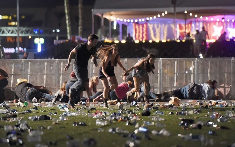 Penembakan mengguncang lokasi konser musik di dekat Mandalay Bay Resort and Casino, Las Vegas, pada Minggu malam waktu setempat atau hari ini (2/10/2017) WIB. (Foto: AFP)