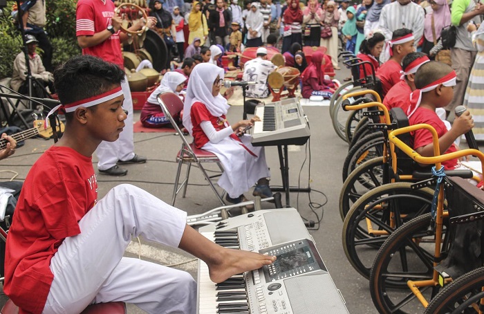 Konser anak-anak penyandang disabilitas di hari Difable 2016. Foto: Dok. Antara