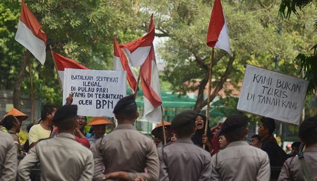 Warga Pulau Pari Berdemo (Foto Tempo/Imam Sukamto)