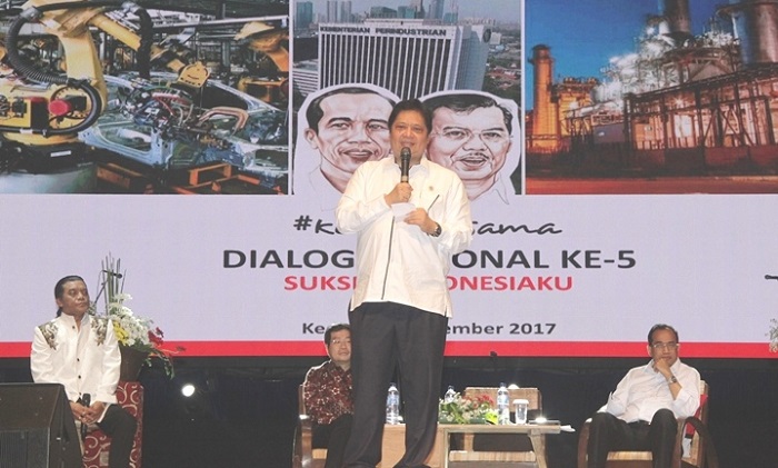 Menperin Airlangga Hartarto saat menjadi narasumber Dialog Nasional Sukses Indonesiaku di PT Gudang Garam Tbk., Kediri, Jawa Timur, Rabu (15/11/2017). Foto: Dok. Humas Kemenperin