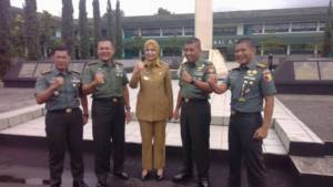 Sinergisitas TNI dan Pemda Jember mendapatkan apresiasi dari Komandan Pusat Teritorial Angkatan Darat (Danpusterad) Mayor Jenderal TNI Hartomo, Asisten Teritorial Kepala Staf Angkatan Darat (Aster Kasad). Foto: Sis/Penrem