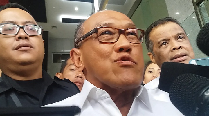 Ketua Dewan Pertimbangan Partai Golkar, Aburizal Bakrie mengimbau agar Setya Novanto menyerahkan diri kepada Penyidik Komisi Pemberantasan Korupsi (KPK). Foto: Restu Fadilah/NUSANTARANEWS