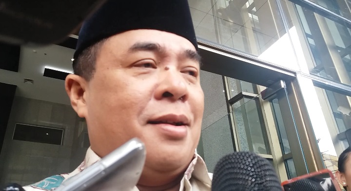 Politikus Golkar, Ade Komarudin alias Akom rampung diperiksa oleh penyidik Komisi Pemberantasan Korupsi (KPK). Foto: Restu Fadilah/NUSANTARANEWS