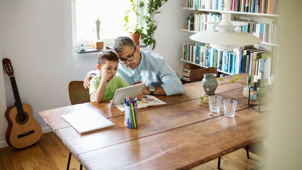 Google tengah mengembangkan sebuah aplikasi, Family Link sebagai pantauan digital untuk orang tua terhadap mengelola aktivitas online anak-anak mereka. Foto: Google Blog.