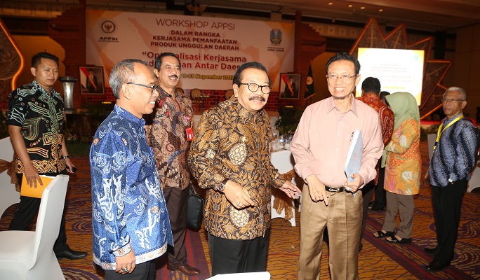 Gubernur Jawa Timur mengikuti workshop APPSI dalam rangka kerjasama pemanfaatan produk unggulan daerah di Hotel Shangrilla. Foto Tri Wahyudi/ NusantaraNews