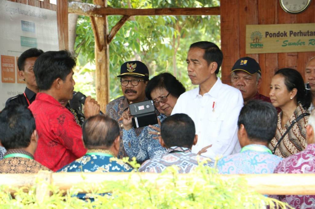 Presiden RI Joko Widodo saat bertemu dengan petani di Probolinggo, Jawa Timur. (Foto: Tri Wahyudi/NUsantaraNews)