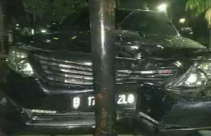 Kecelakaan Mobil Setya Novanto saat menuju ke gedung KPK pada Kamis (16/11) malam. Foto: Istimewa