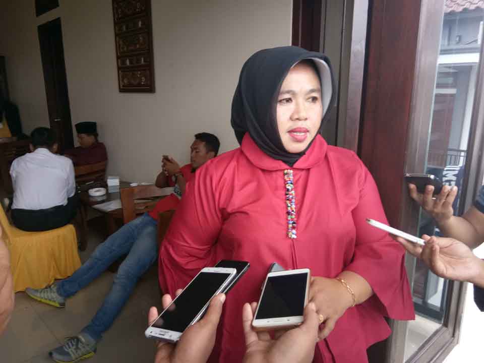 Ketua Komisi Informasi Sumenep Hawiyah Karim. Foto: Mahdi Alhabib/NusantaraNews