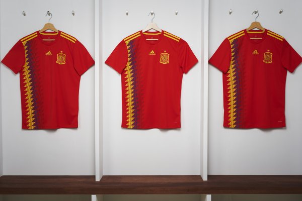 Jersey Timnas Spanyol (Foto via @roninokom)