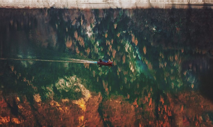 Perahu Ajabi di Danau (Ilustrasi). Foto: Dok. Ekerk