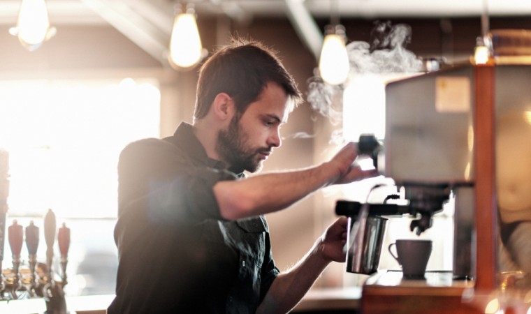 Peracik kopi atau barista (Foto via onttencoffe)