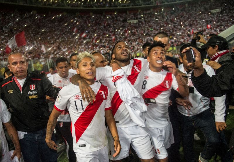 Peru rebut tiket Piala Dunai 2018 di Rusia dari tangan Selandia Baru pada Rabu (15/11) waktu setempat. Foto: AFP