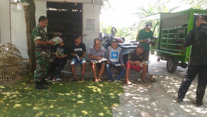 Si Mokos, Perpustakaan Keliling dan Bioskop Jalan Milik TNI Tiba di Lamongan. Foto Penrem 082/CPYJ/Candra